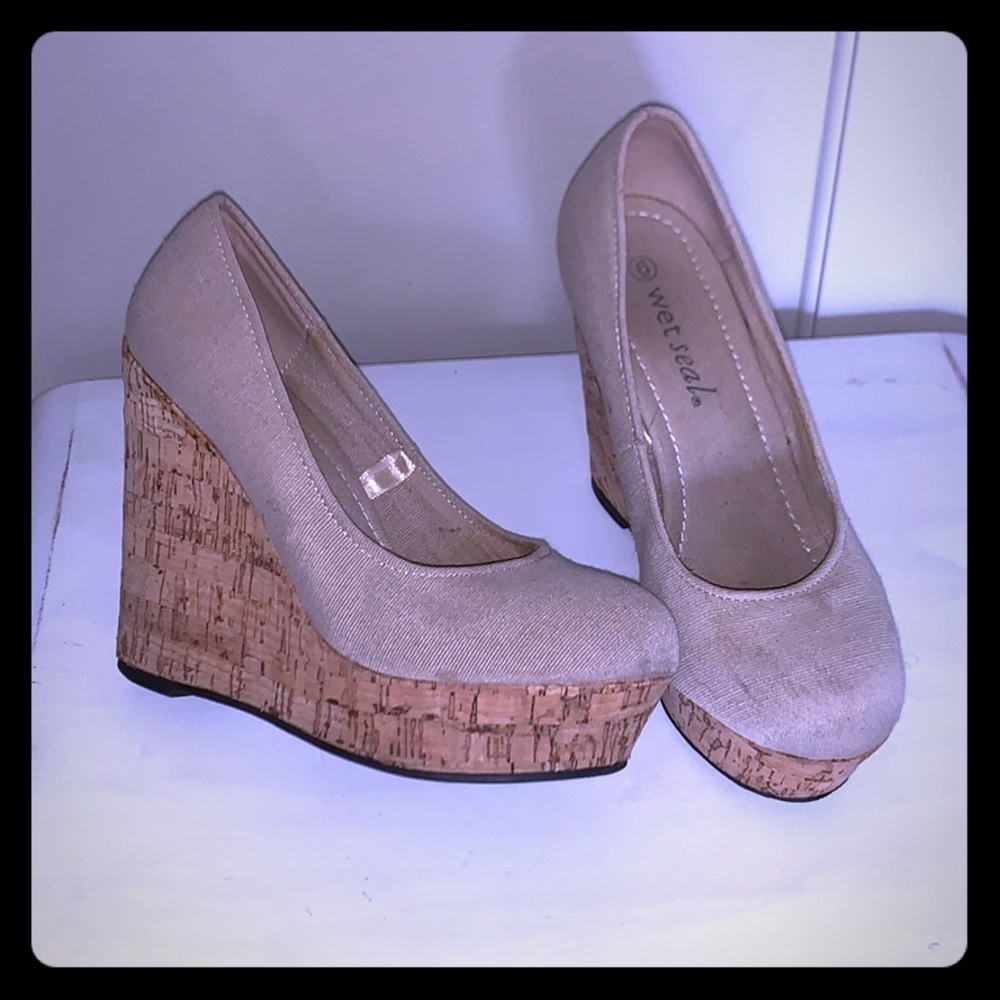Tan wedge